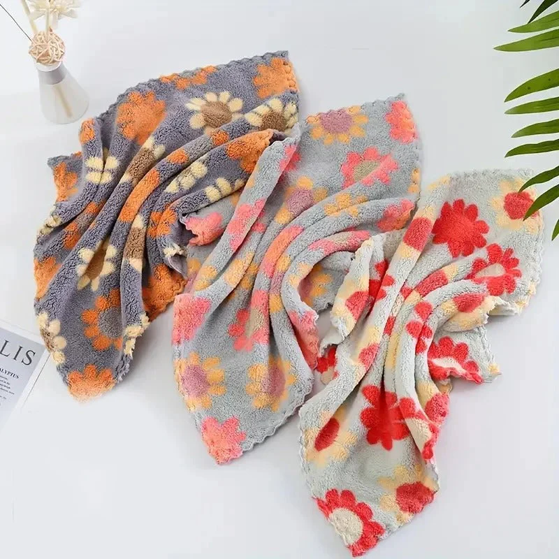 5PCs Soft Water Absorbent Cleaning Cloth (Random Print) - Image 4