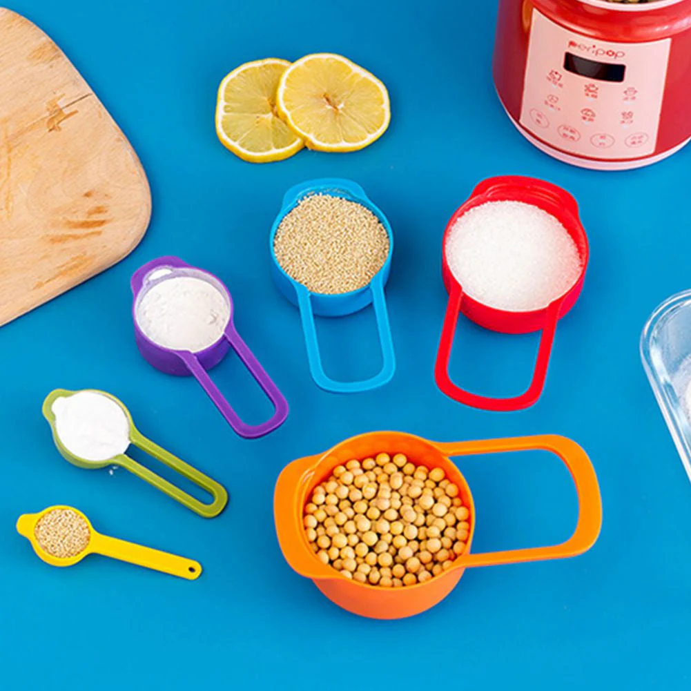 6pcs Plastic Measuring Spoon Set with Scale Measuring Cup. - Image 2