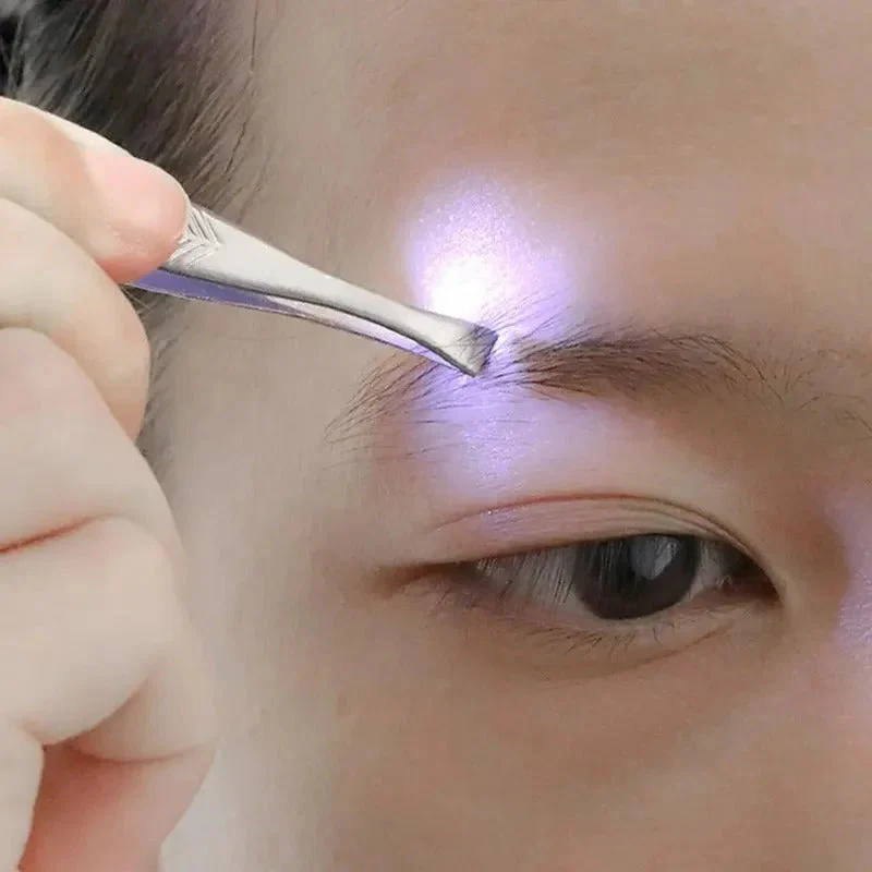 Stainless Steel LED Lighted Eyebrow Tweezer - Image 3